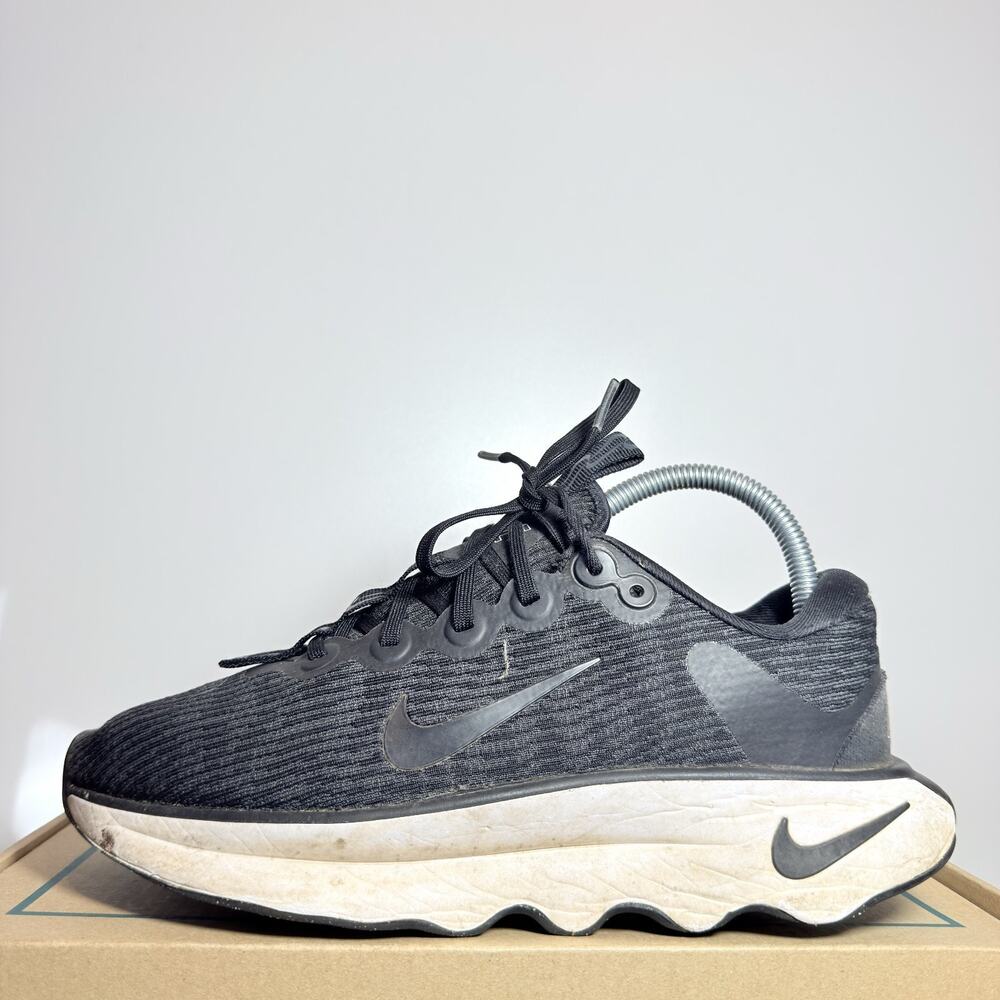 Nike Motiva Womens 8 Walking Running Shoes Black White Cushioned Comfort Sneaker